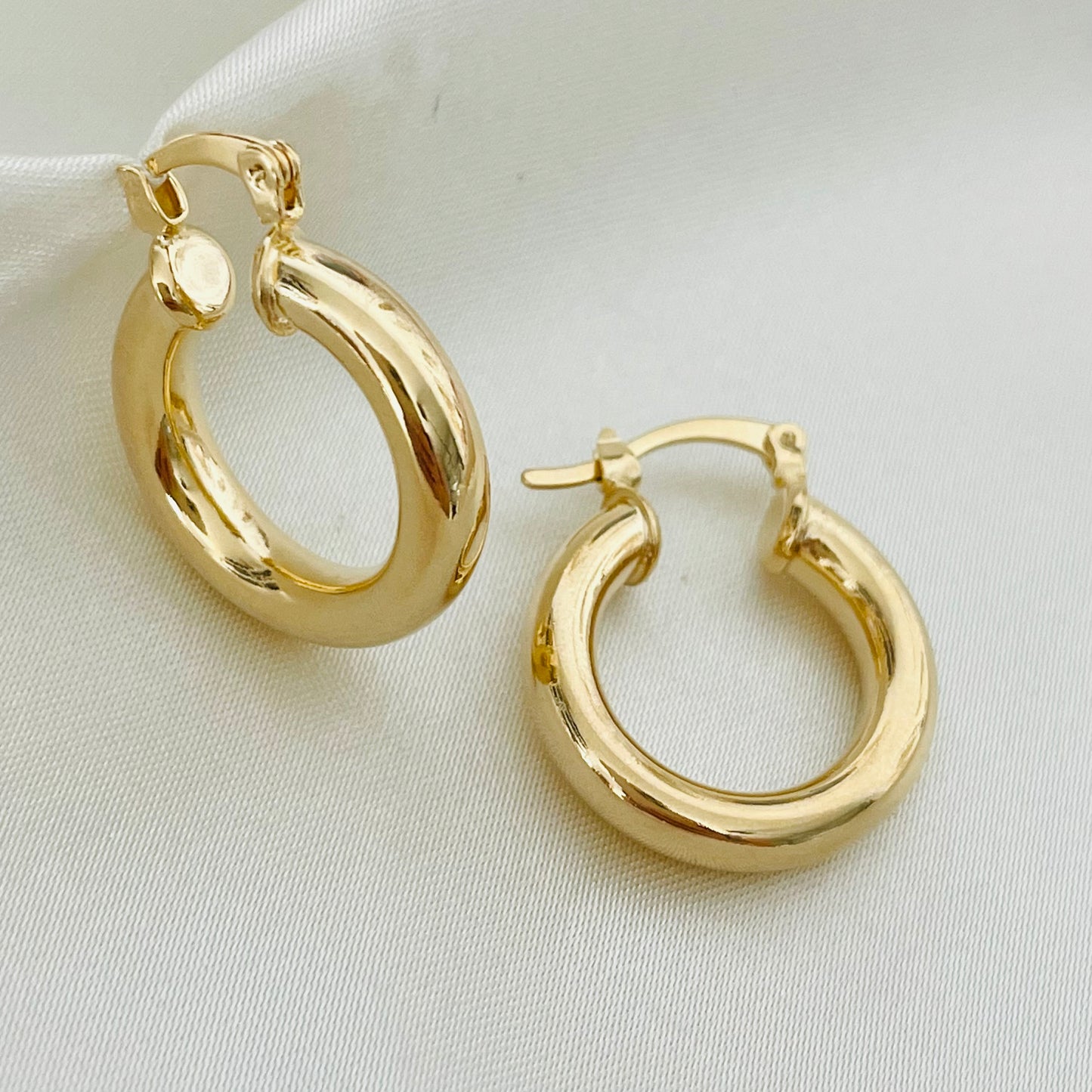 Minimalist Huggie Hoops, Small Hoop Earrings, Huggie Hoops