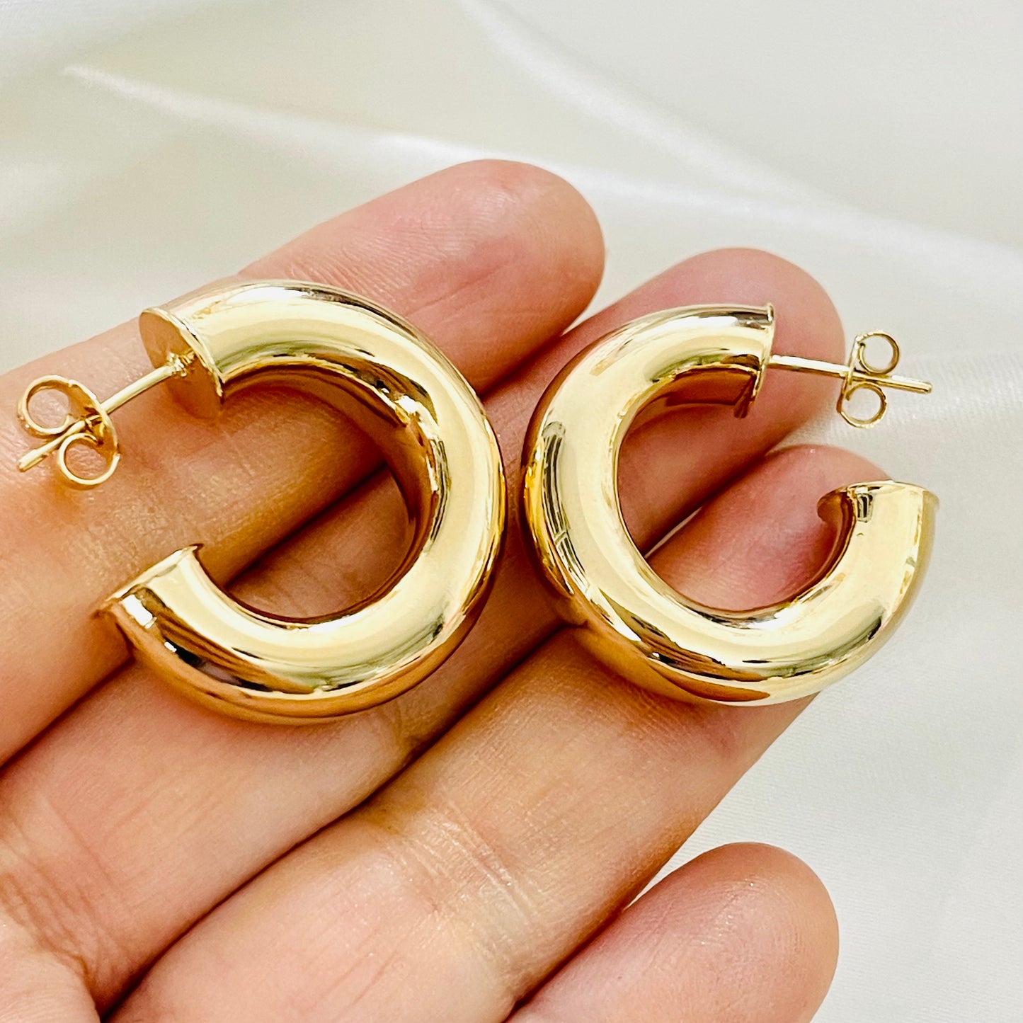Gold Hoop Earring, Medium Hoop Earring, Hipoalergenic Hoops, Trendy Chunky Hoops |