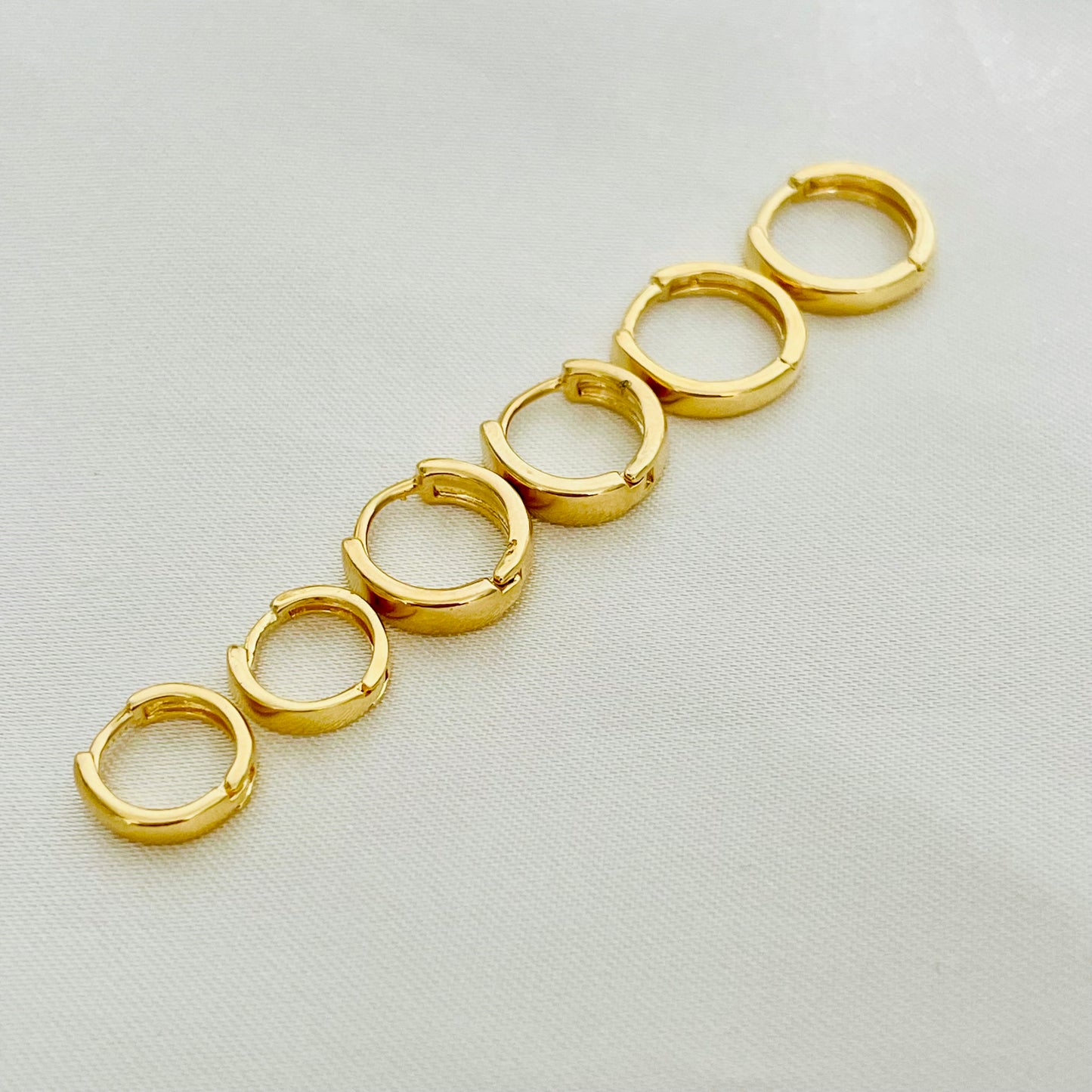 Hoop Earring Set, 3 pairs gold hoop earrings set of 3 for multiple piercings, stacking earring set of three, gold huggie small hoop hinged