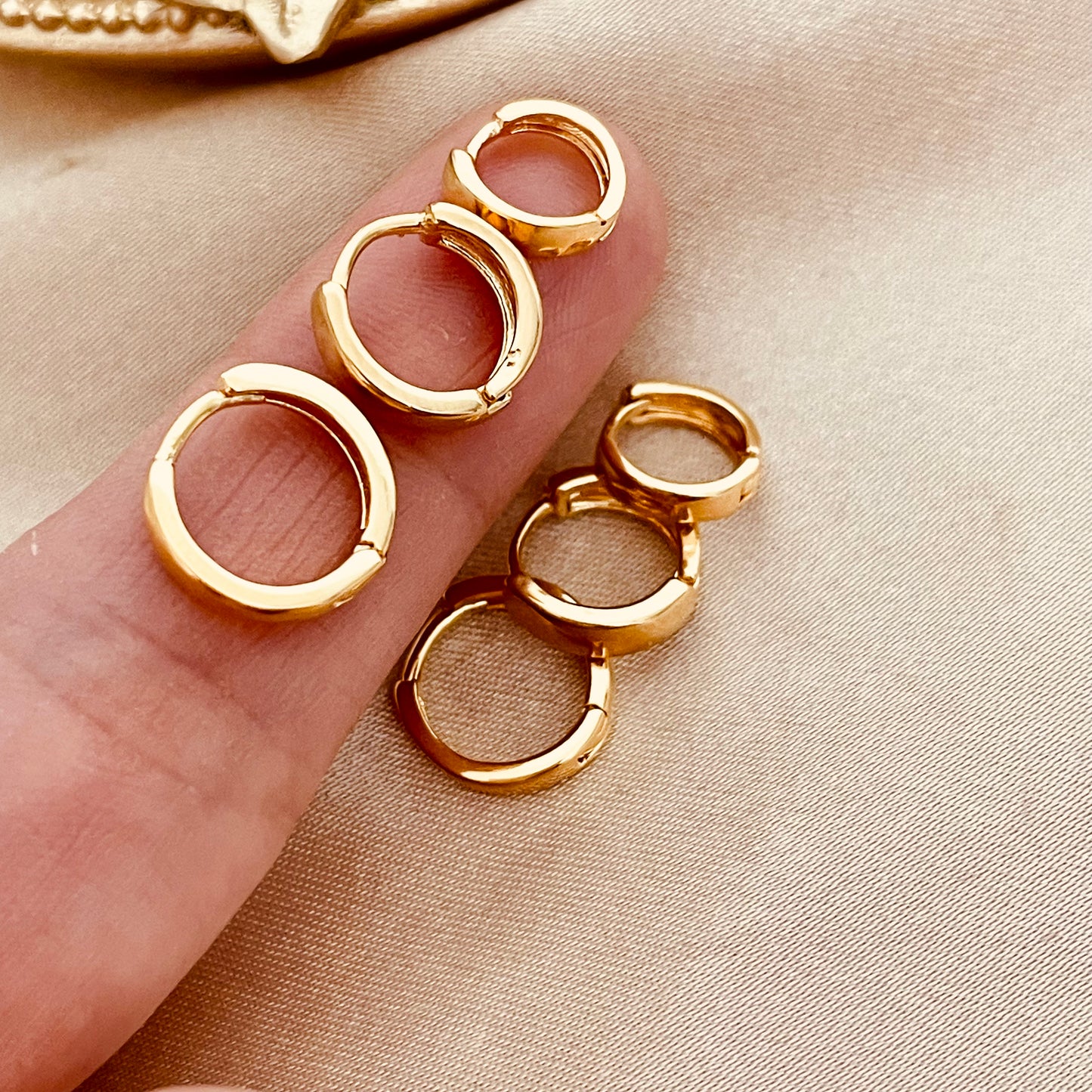 Hoop Earring Set, 3 pairs gold hoop earrings set of 3 for multiple piercings, stacking earring set of three, gold huggie small hoop hinged